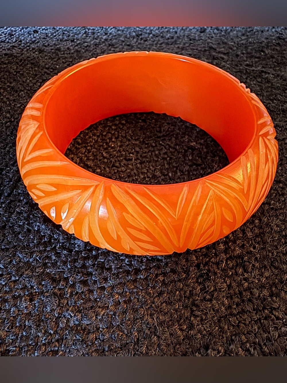 VTG Bakelite Chunky Wide Detailed Deep-Carved Butterscotch Bangle Bracelet